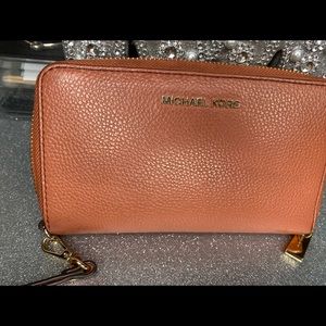 Brand: Michael Michael Kors 
MICHAEL Michael Kors Large Flat Multi-Function